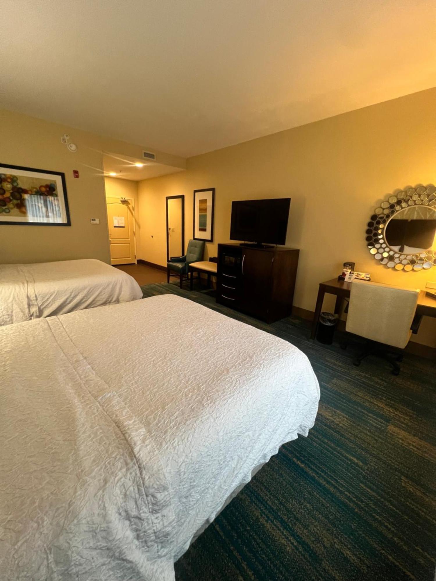 Hampton Inn & Suites Stroudsburg Bartonsville Poconos Exterior photo